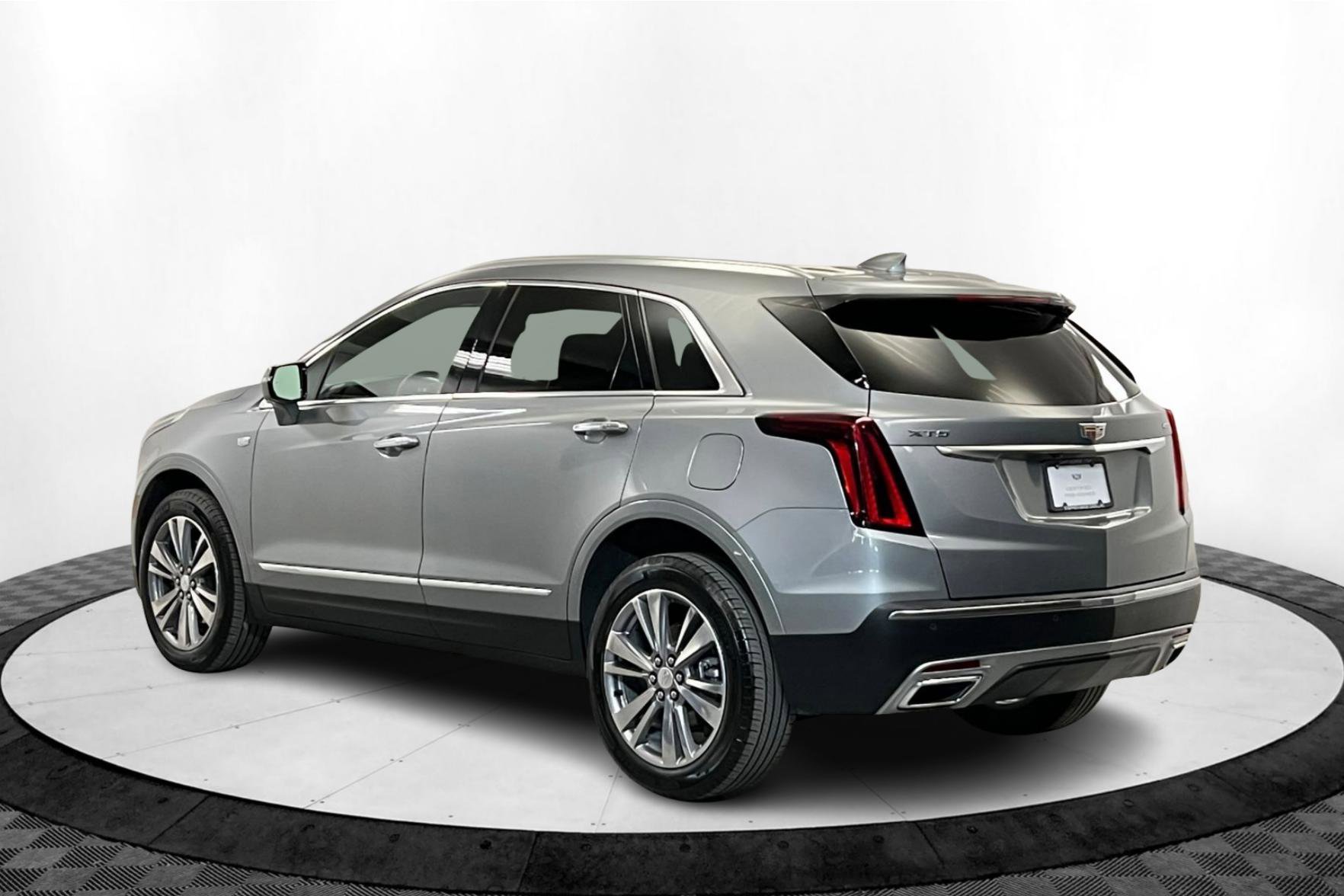 2025 Cadillac XT5 Premium Luxury photo 3