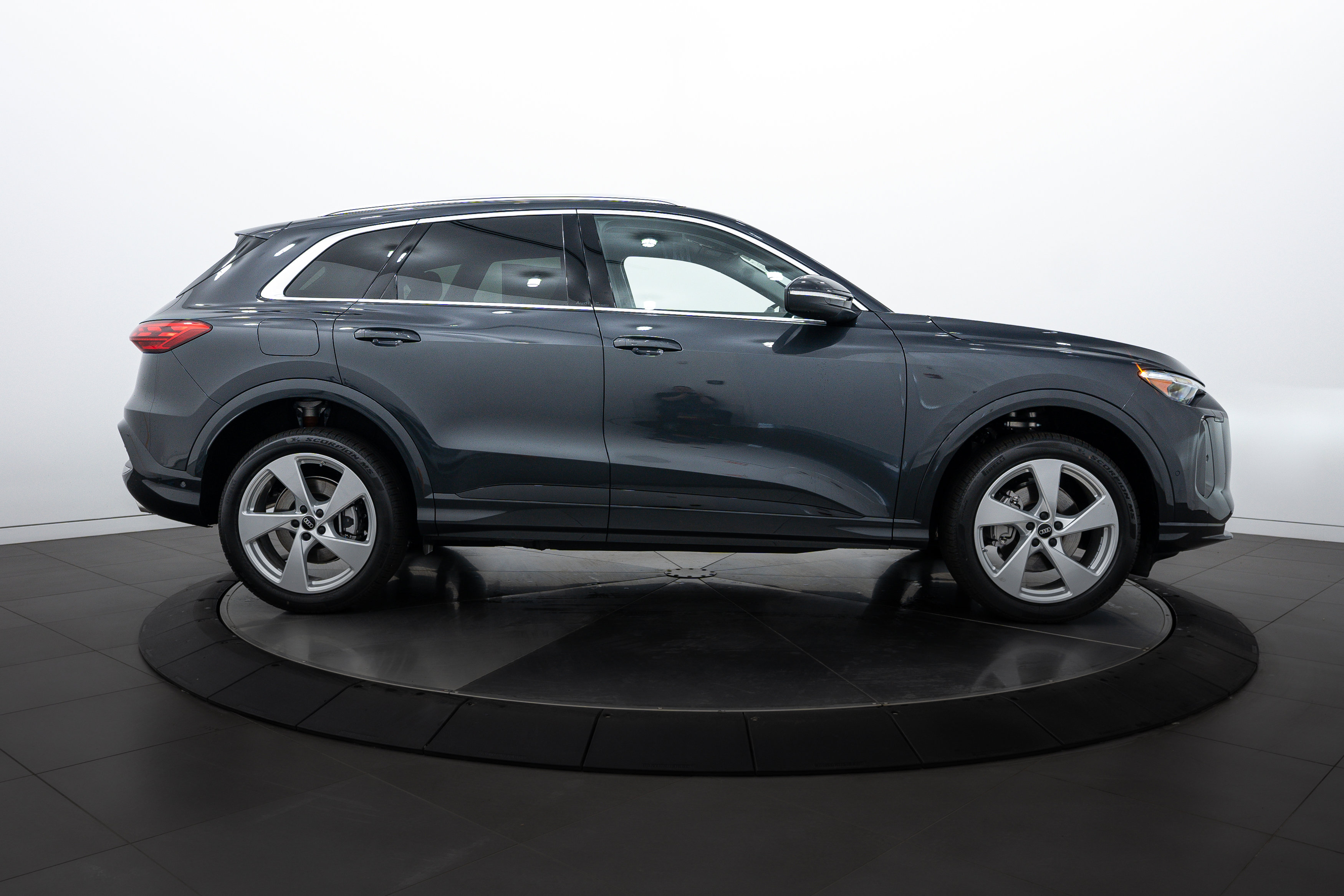 2025 Audi Q5 Premium Plus photo 3