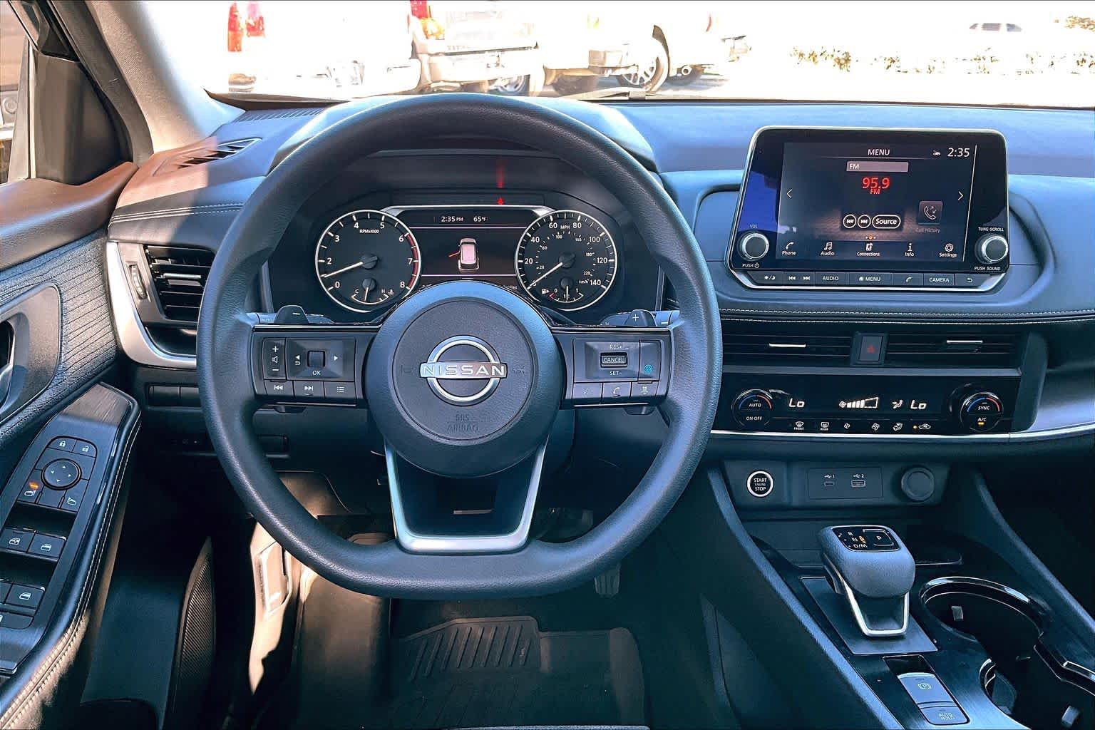 2023 Nissan Rogue SV photo 4