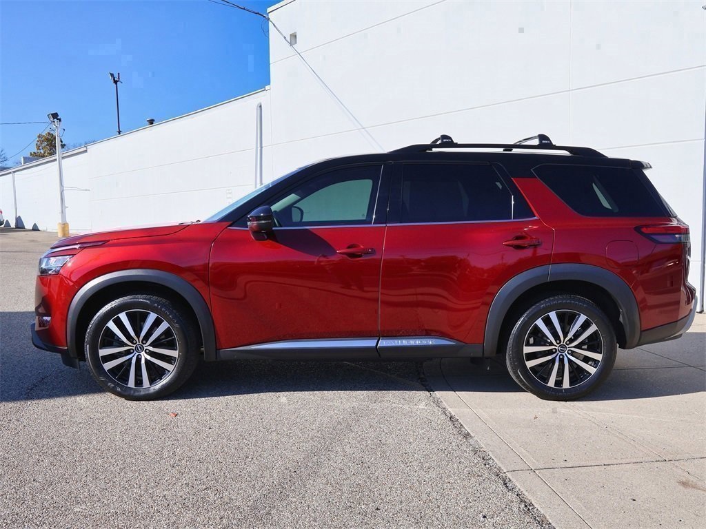 2023 Nissan Pathfinder Platinum photo 2