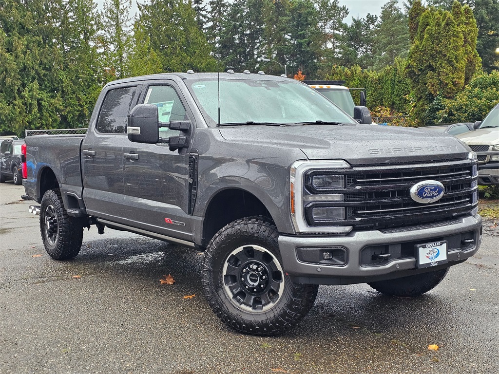 2025 Ford F-350 Super Duty Platinum's photo