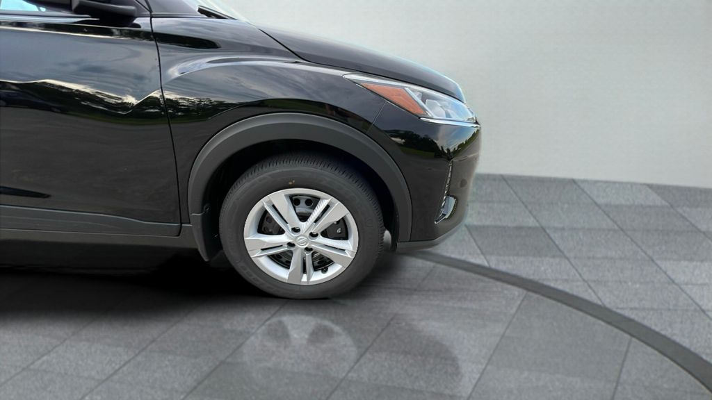 2025 Nissan Kicks Play S photo 18