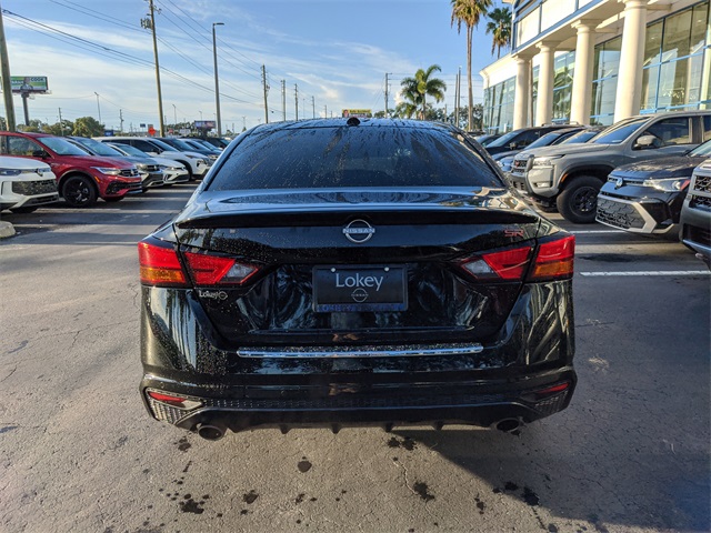 2023 Nissan Altima 2.5 SR photo 4