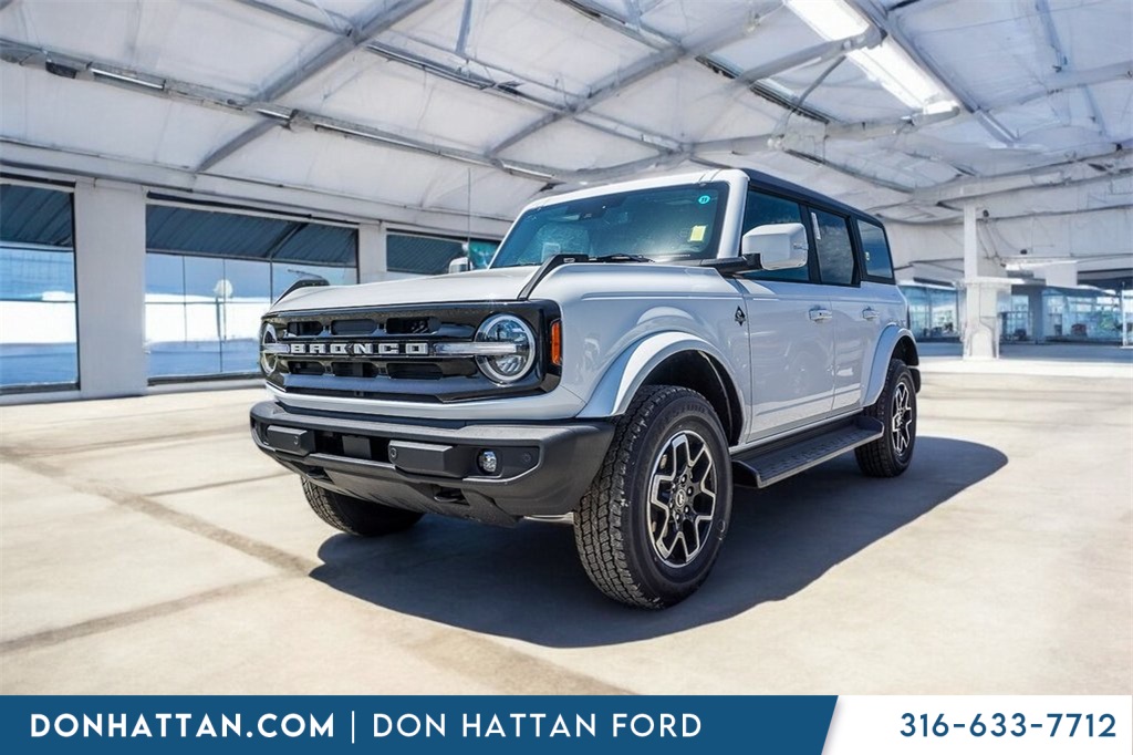 2025 Ford Bronco Outer Banks photo 2