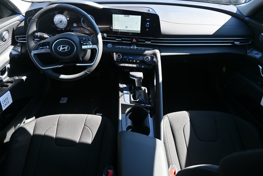 2025 Hyundai Elantra SEL Convenience photo 13