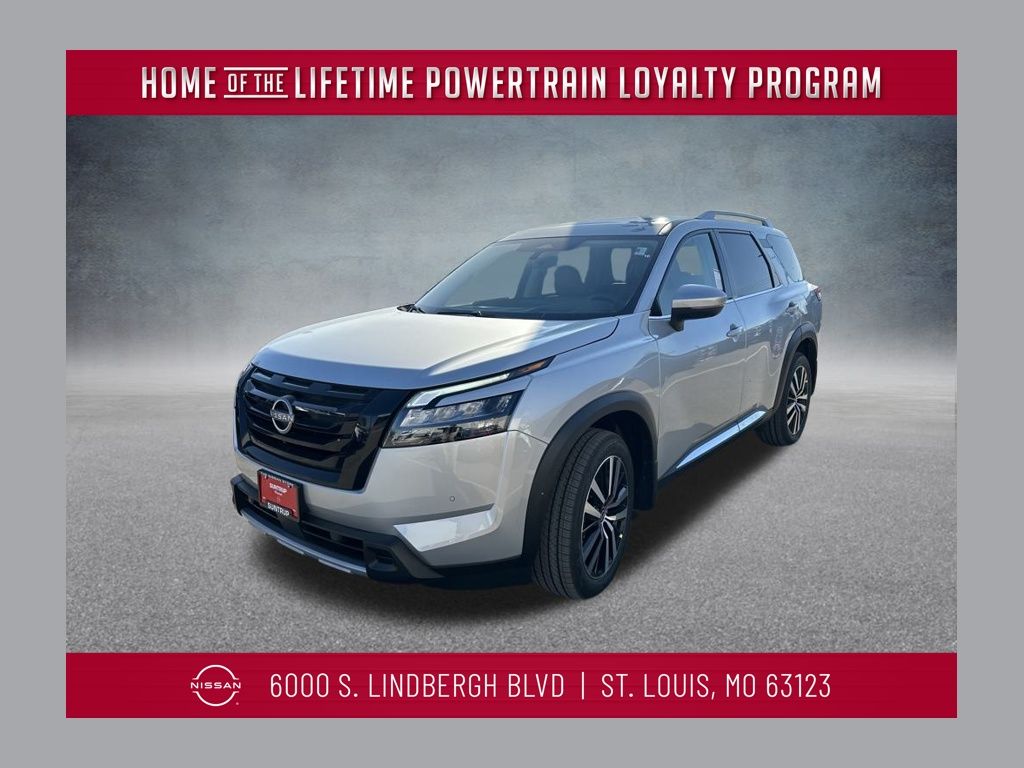 2025 Nissan Pathfinder Platinum's photo