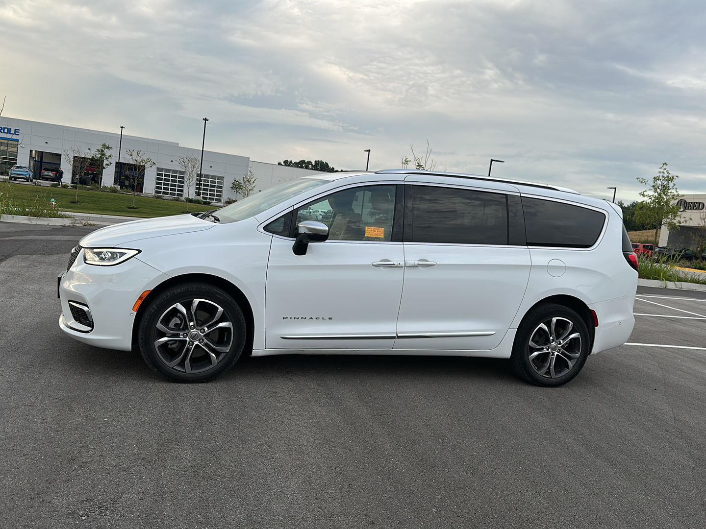Used 2023 Chrysler Pacifica Pinnacle with VIN 2C4RC3PG8PR548279 for sale in Kansas City
