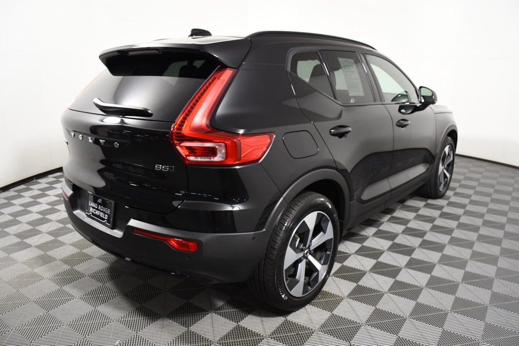 2025 Volvo XC40 Plus photo 4