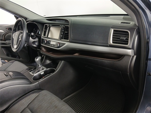 2016 Toyota Highlander LE Plus photo 19