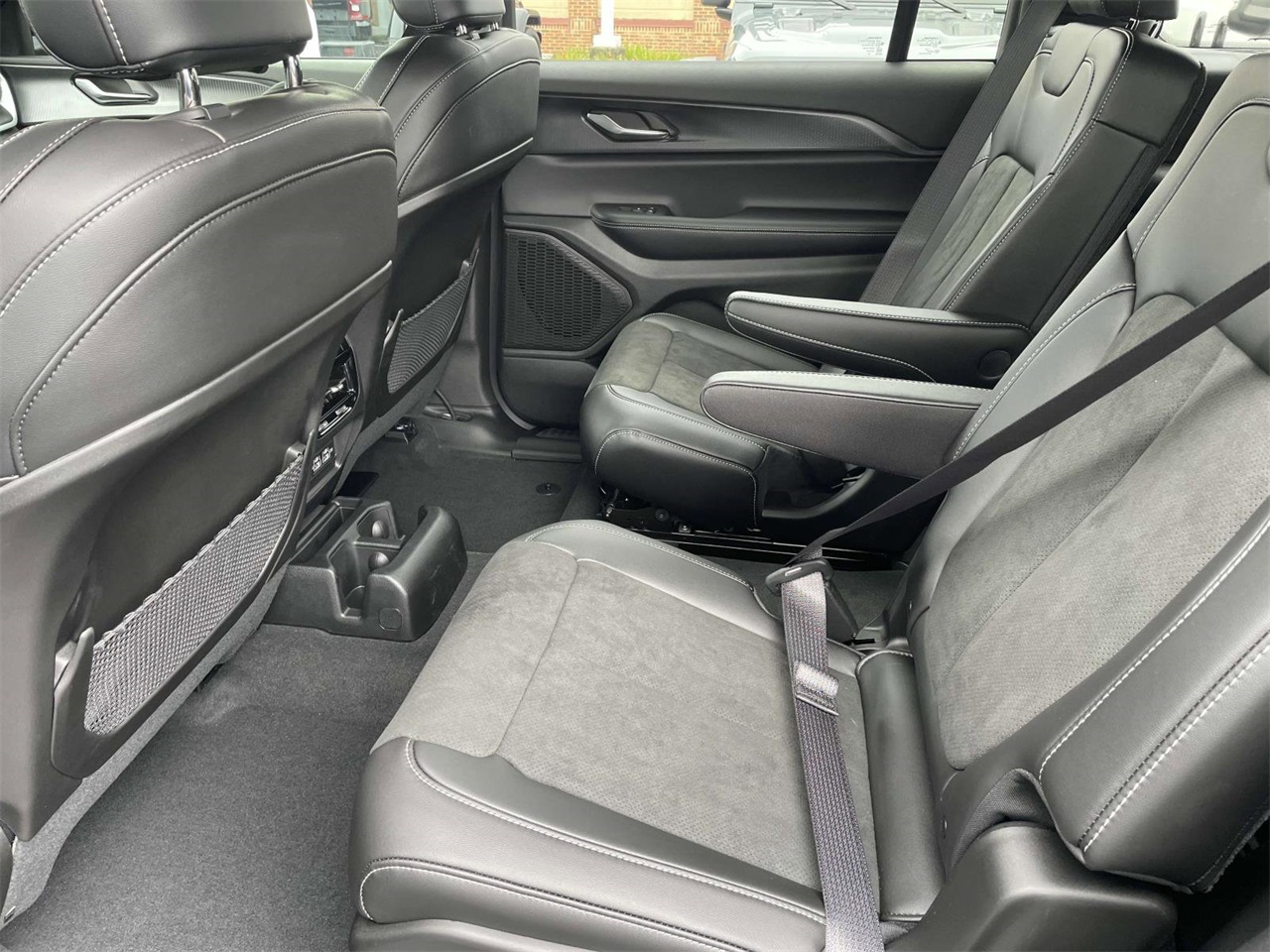 2025 Jeep Grand Cherokee Altitude X photo 24