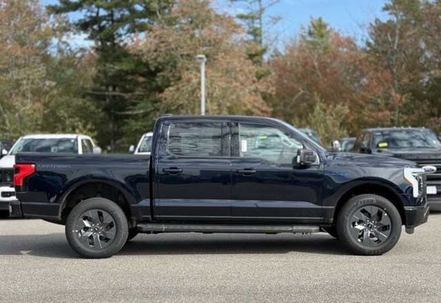 2025 Ford F-150 Lightning photo 2