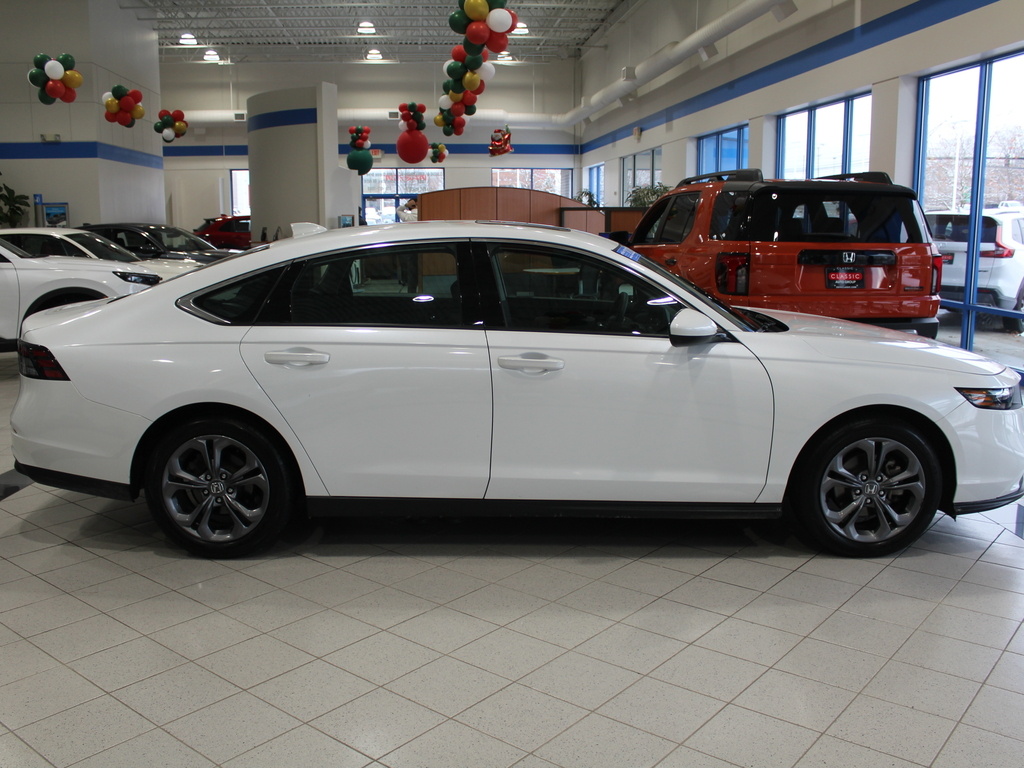 2023 Honda Accord 1.5T EX photo 4