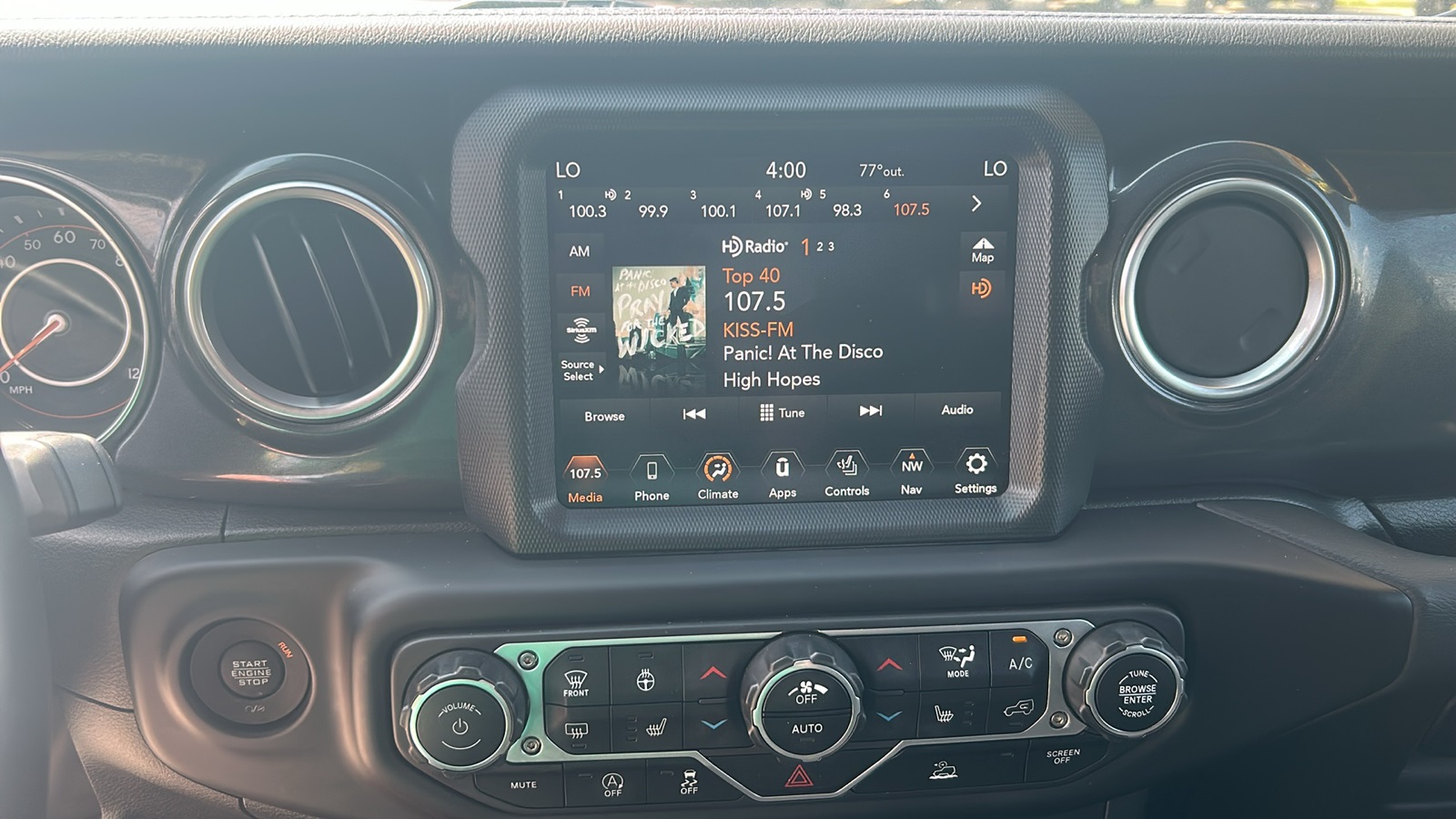 2023 Jeep Wrangler Sahara Altitude photo 19