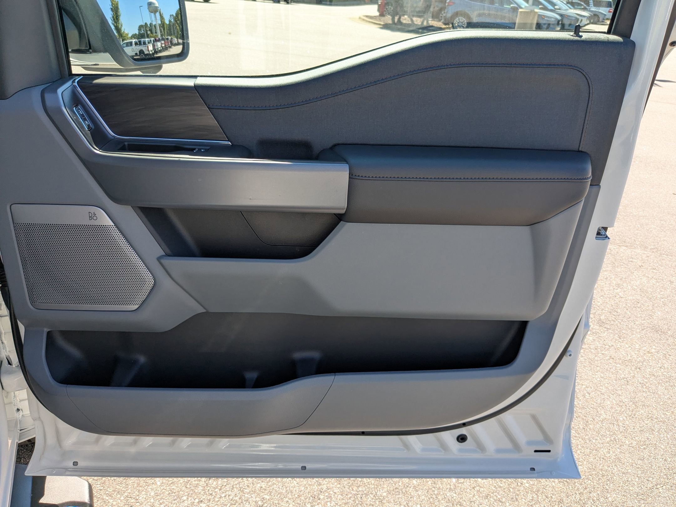 2025 Ford F-150 Lariat photo 31