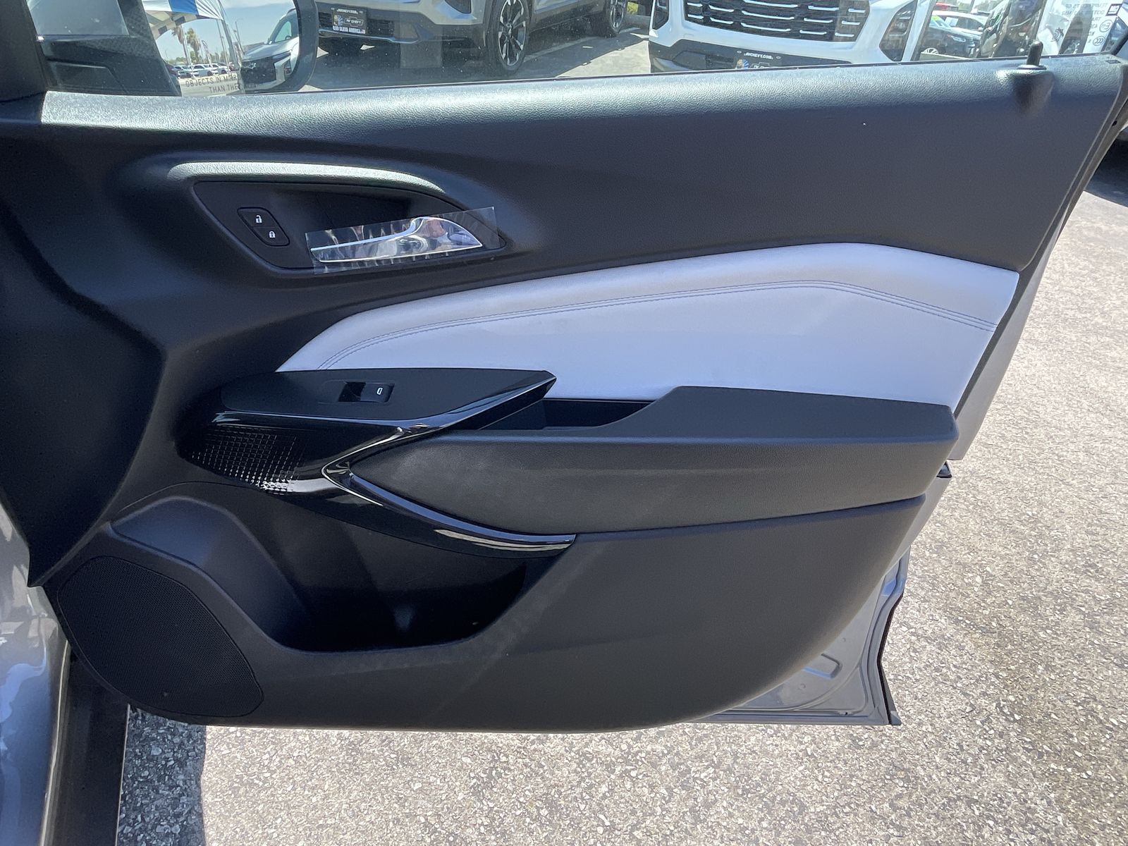 2025 Chevrolet Trax LT photo 28