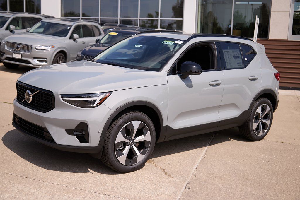 2026 VOLVO XC40 - Image 5