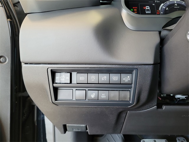 2025 Toyota Tundra Platinum CrewMax photo 19