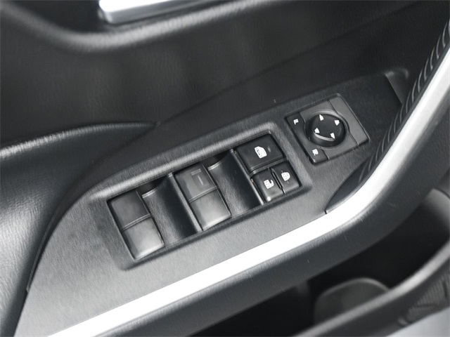 2021 Toyota RAV4 XLE photo 3