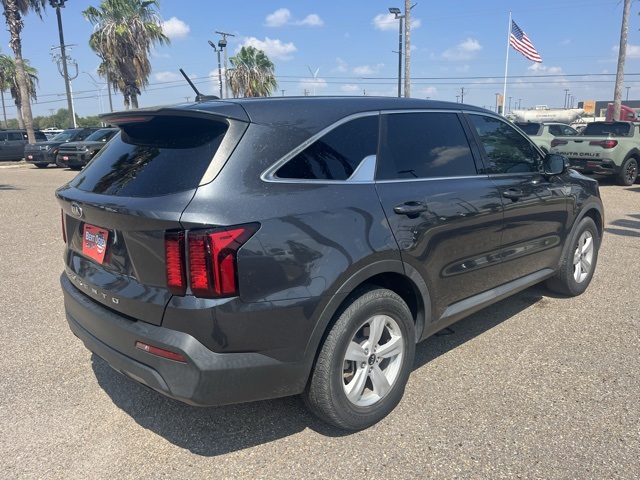 2021 Kia Sorento LX photo 4