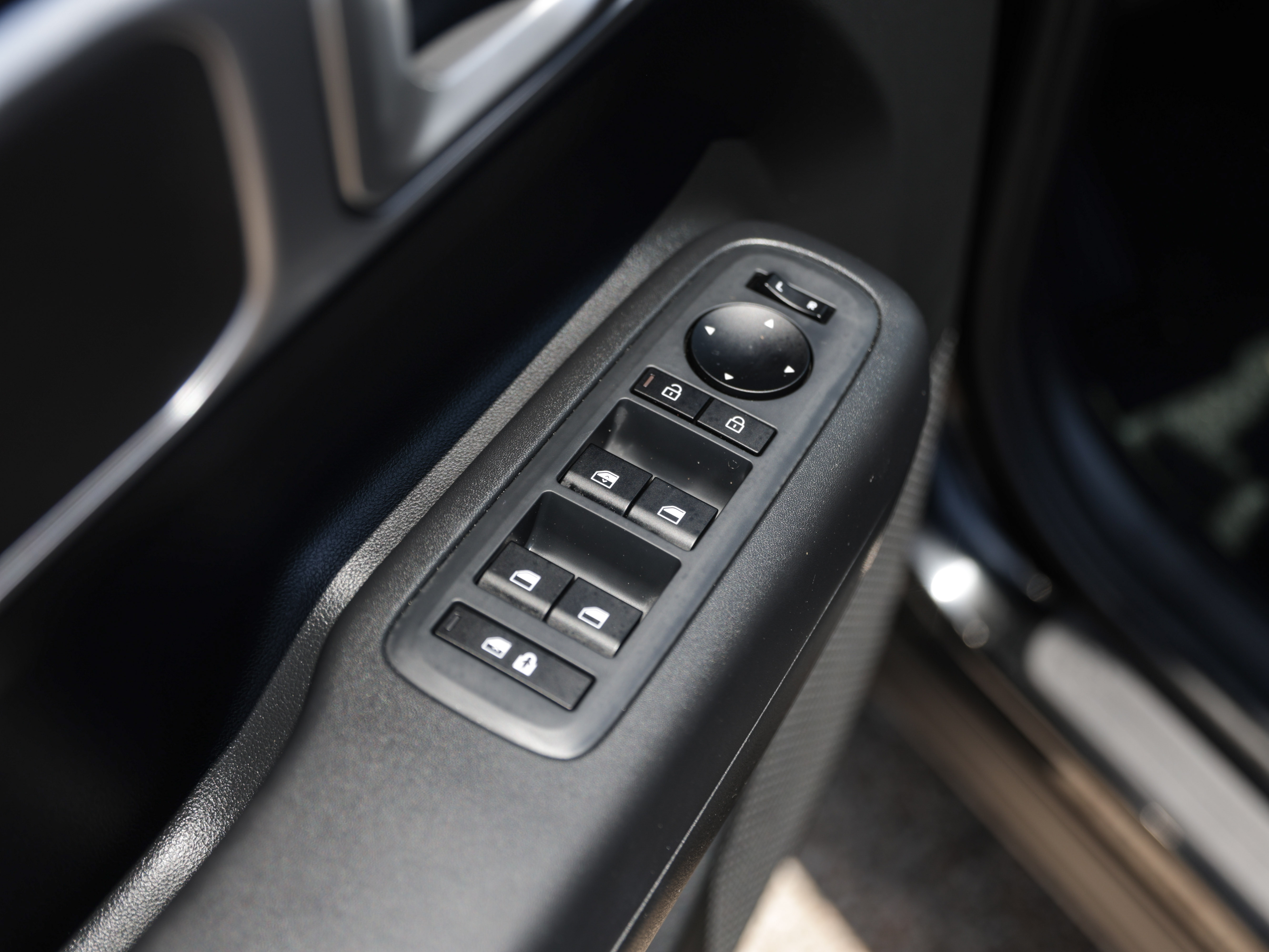 2025 Hyundai Santa Fe SE photo 2