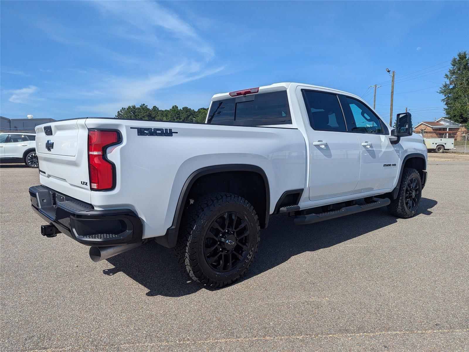 2025 Chevrolet Silverado 2500HD LTZ photo 3