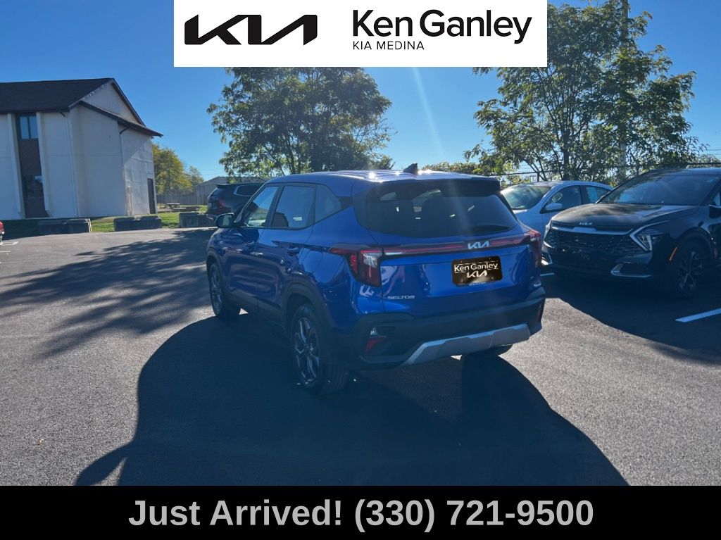2024 Kia Seltos LX photo 8