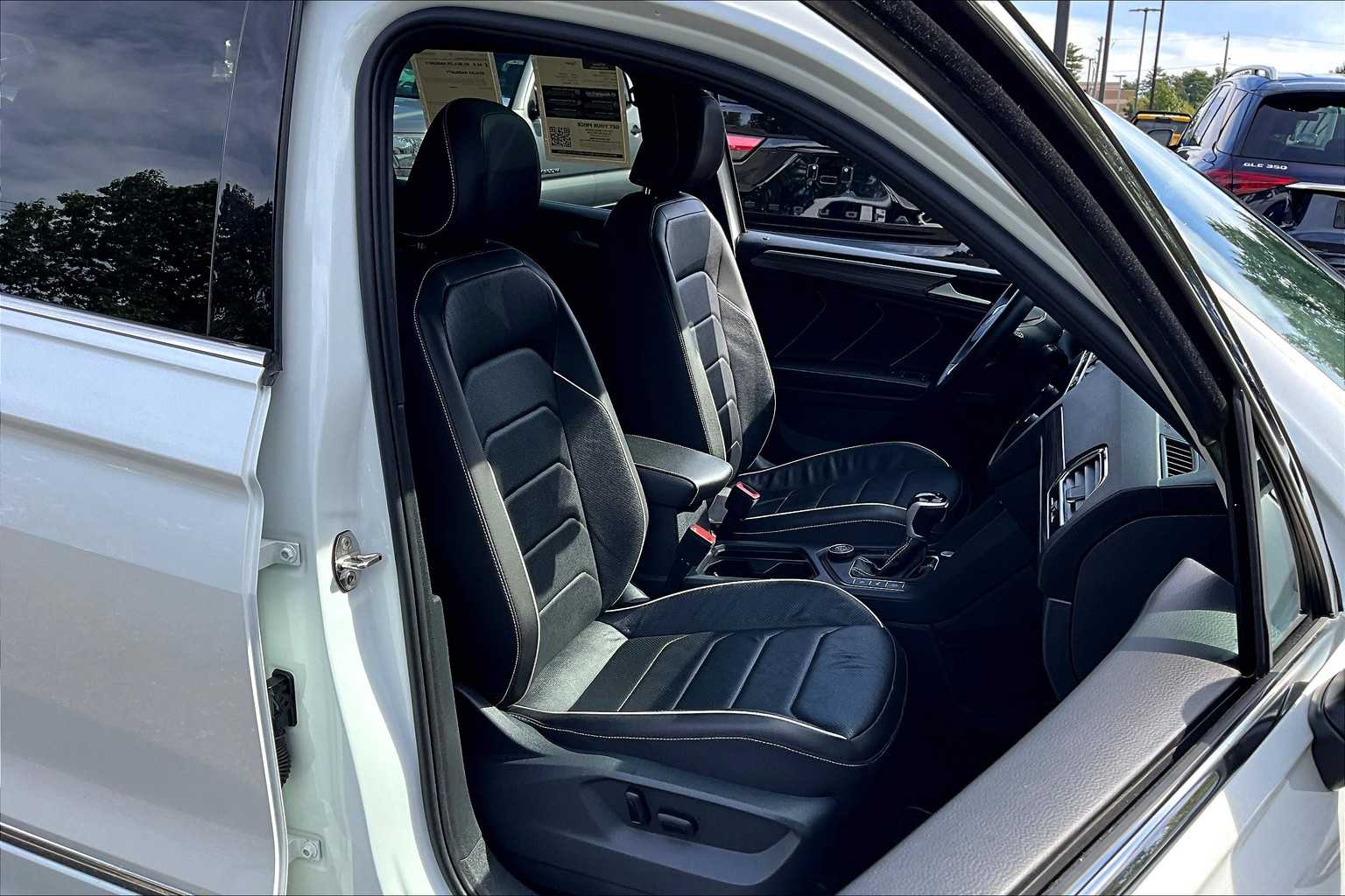 2023 Volkswagen Tiguan SEL R-Line Black photo 14