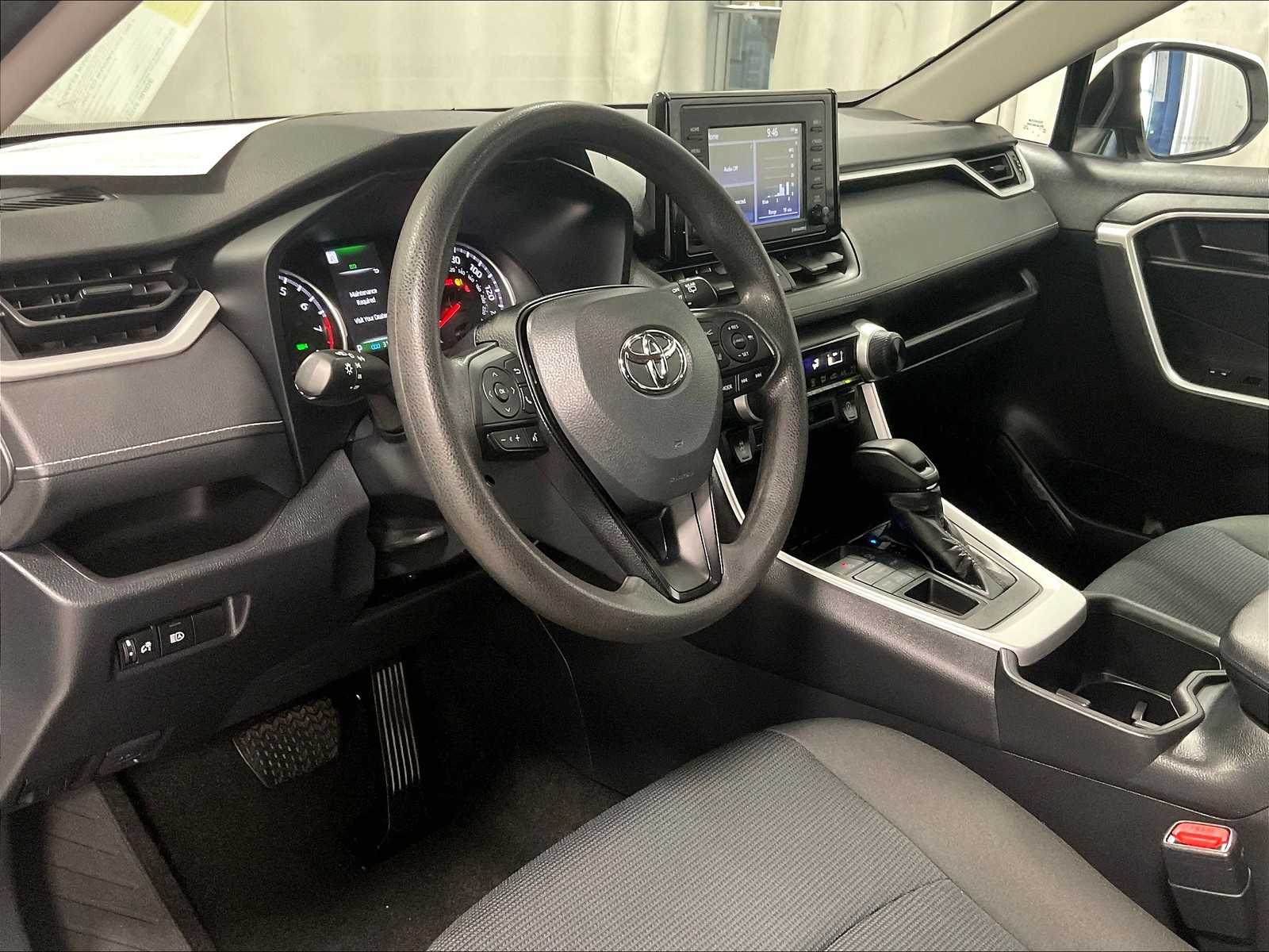 2022 Toyota RAV4 LE photo 3