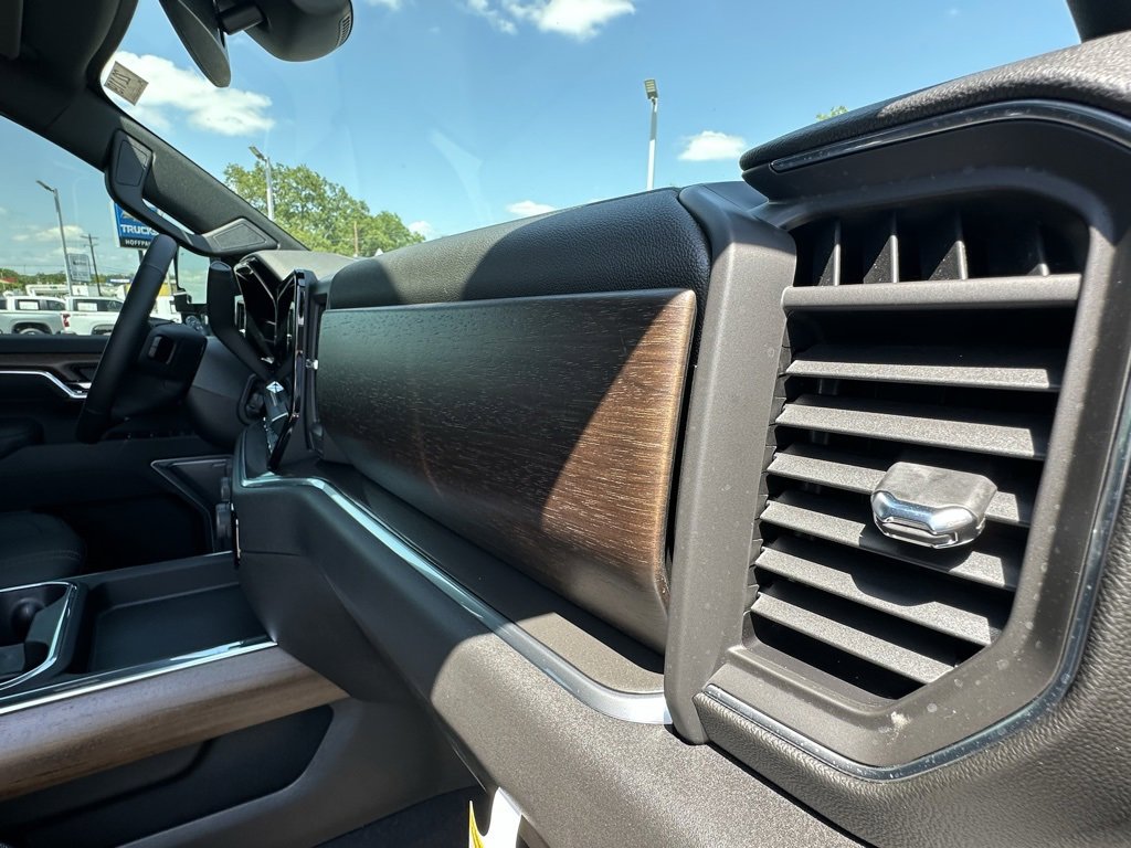 2025 Chevrolet Silverado 2500HD High Country photo 13