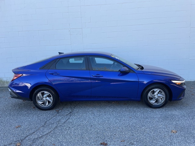 2025 Hyundai Elantra SE photo 3