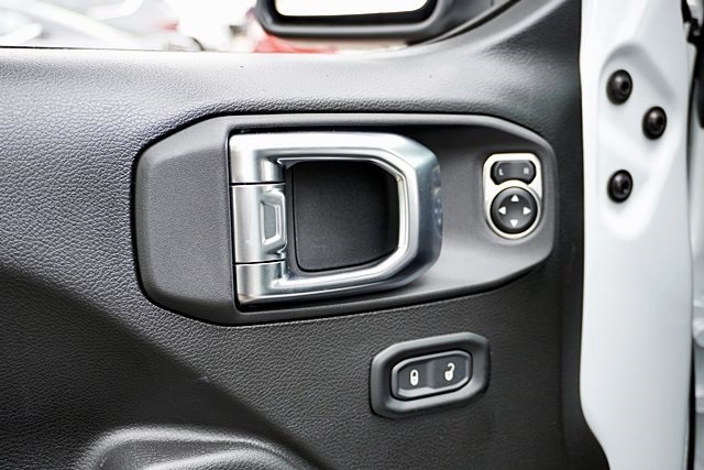 New 2025 Bright White Clear-Coat Exterior Paint Jeep Willys image 31