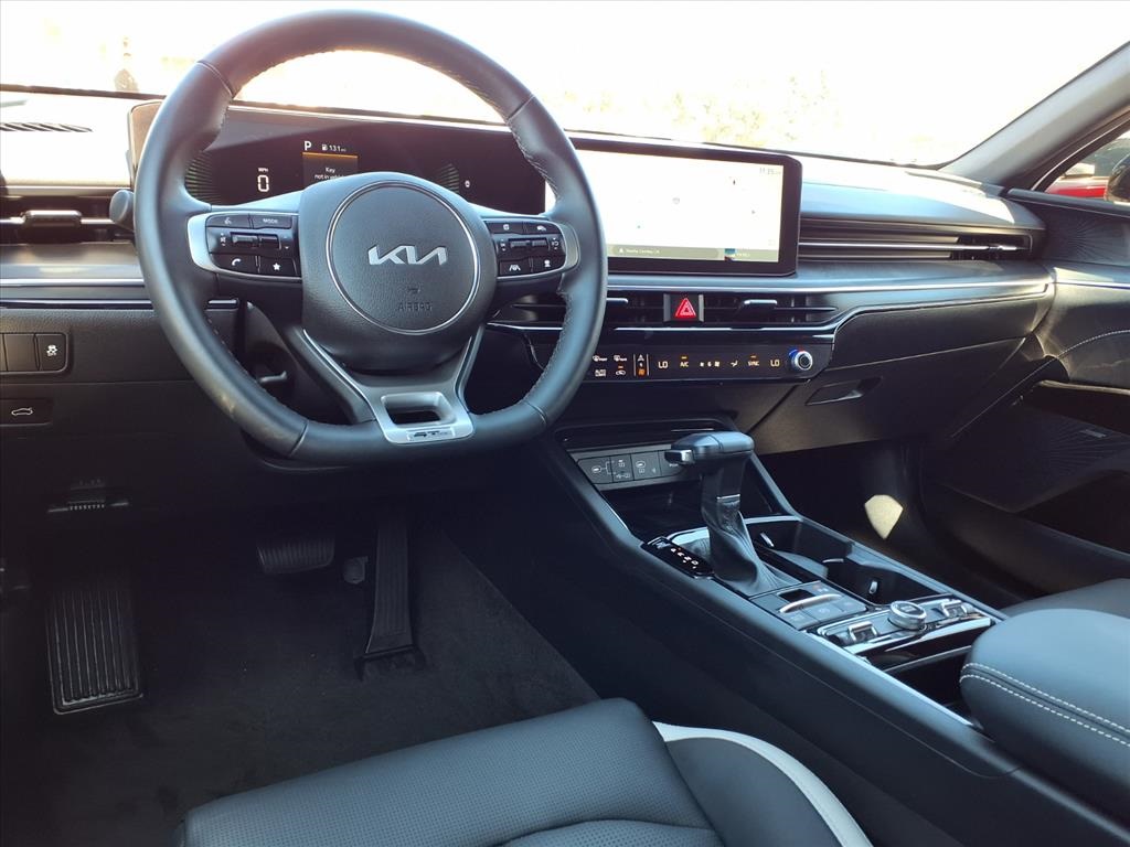 2025 Kia K5 GT-Line photo 13