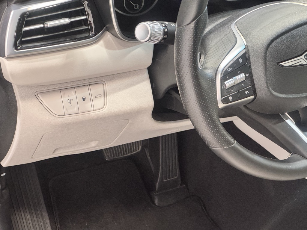 2025 Genesis G70 2.5T photo 15