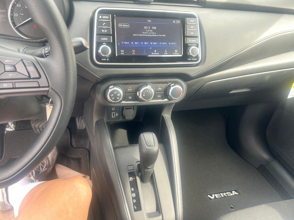 2025 Nissan Versa 1.6 S photo 17