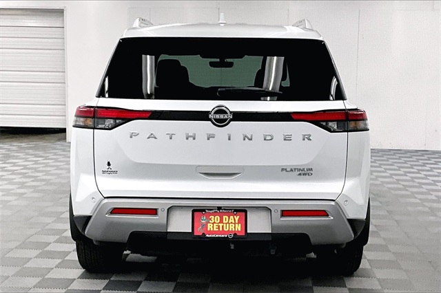 2025 Nissan Pathfinder Platinum photo 4
