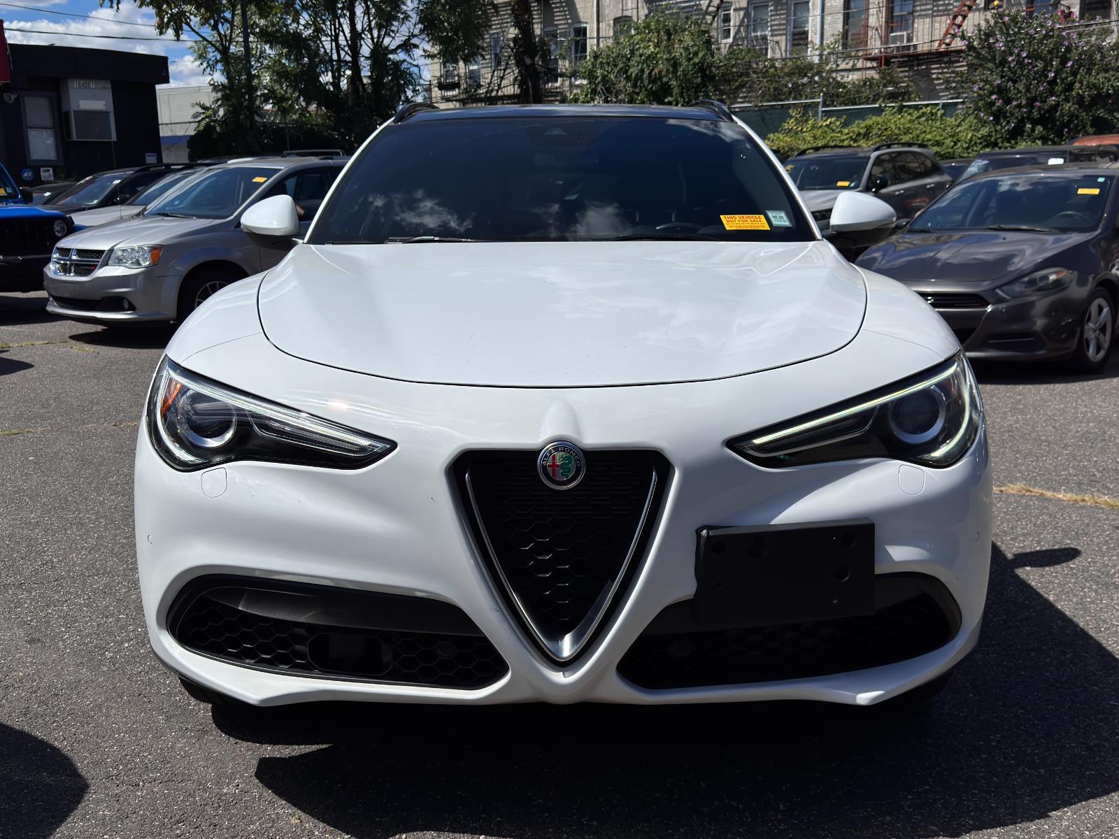 2022 Alfa Romeo Stelvio Ti photo 2
