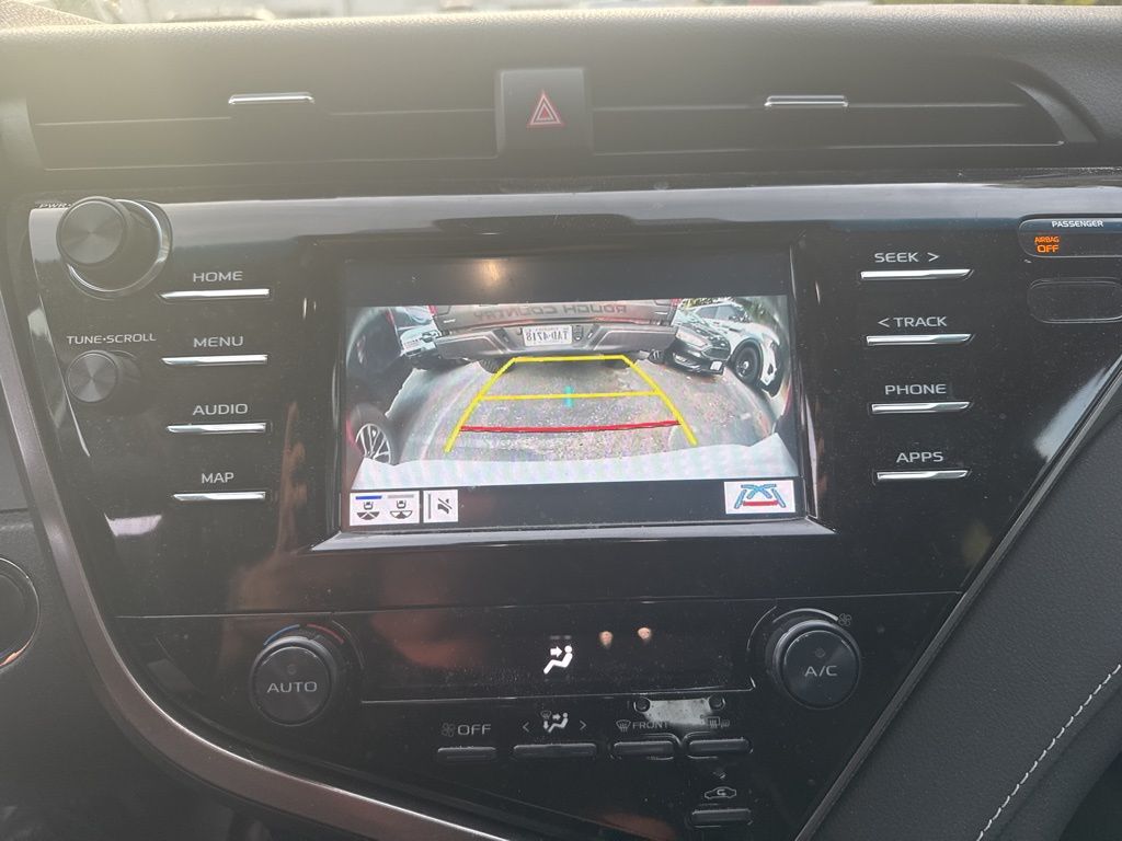 2019 Toyota Camry SE photo 14