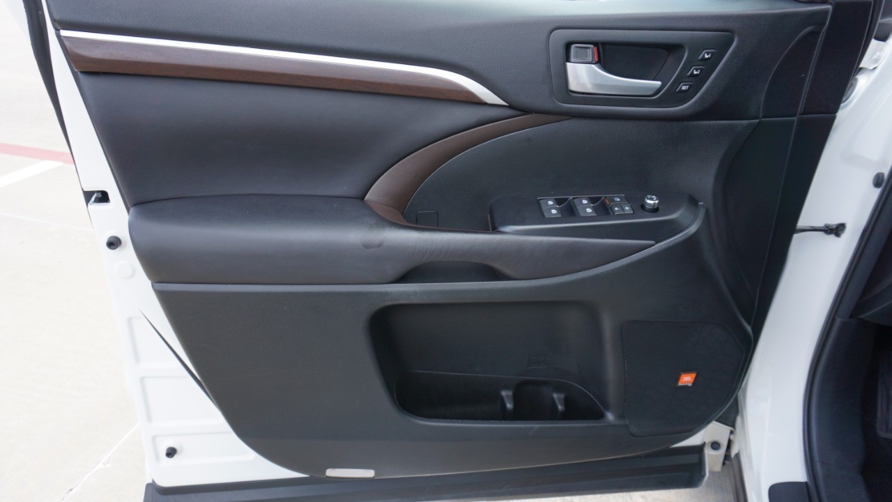 2016 Toyota Highlander Base Hybrid photo 11