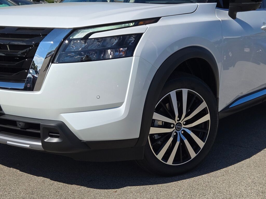 2025 Nissan Frontier SV photo 2