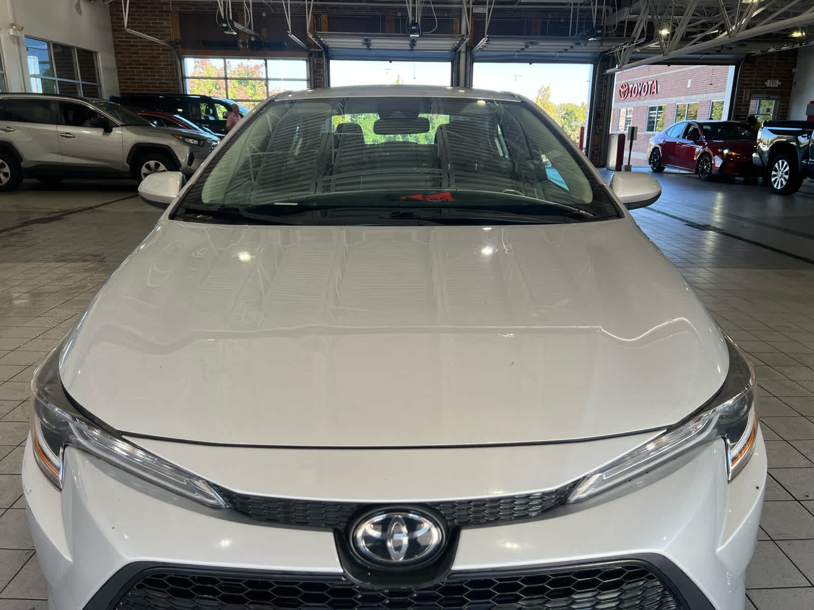 2020 Toyota Corolla LE photo 2
