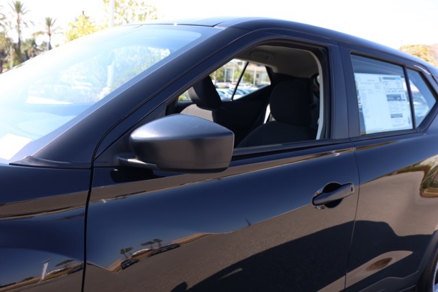 2025 Nissan Kicks Play S photo 10