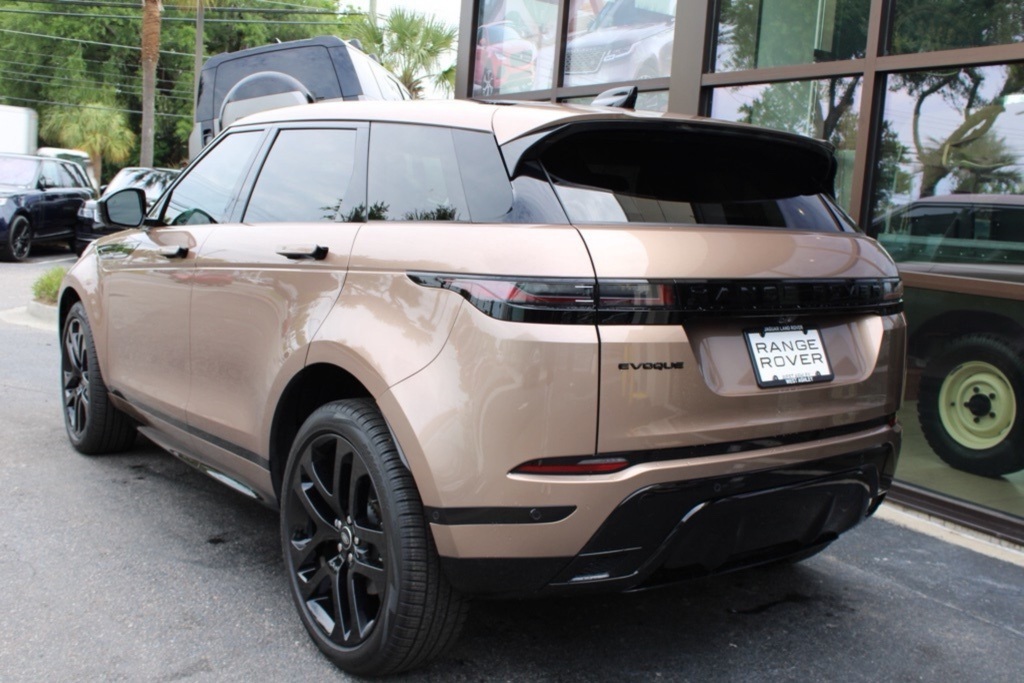 2024 Land Rover Range Rover Evoque Dynamic SE photo 2