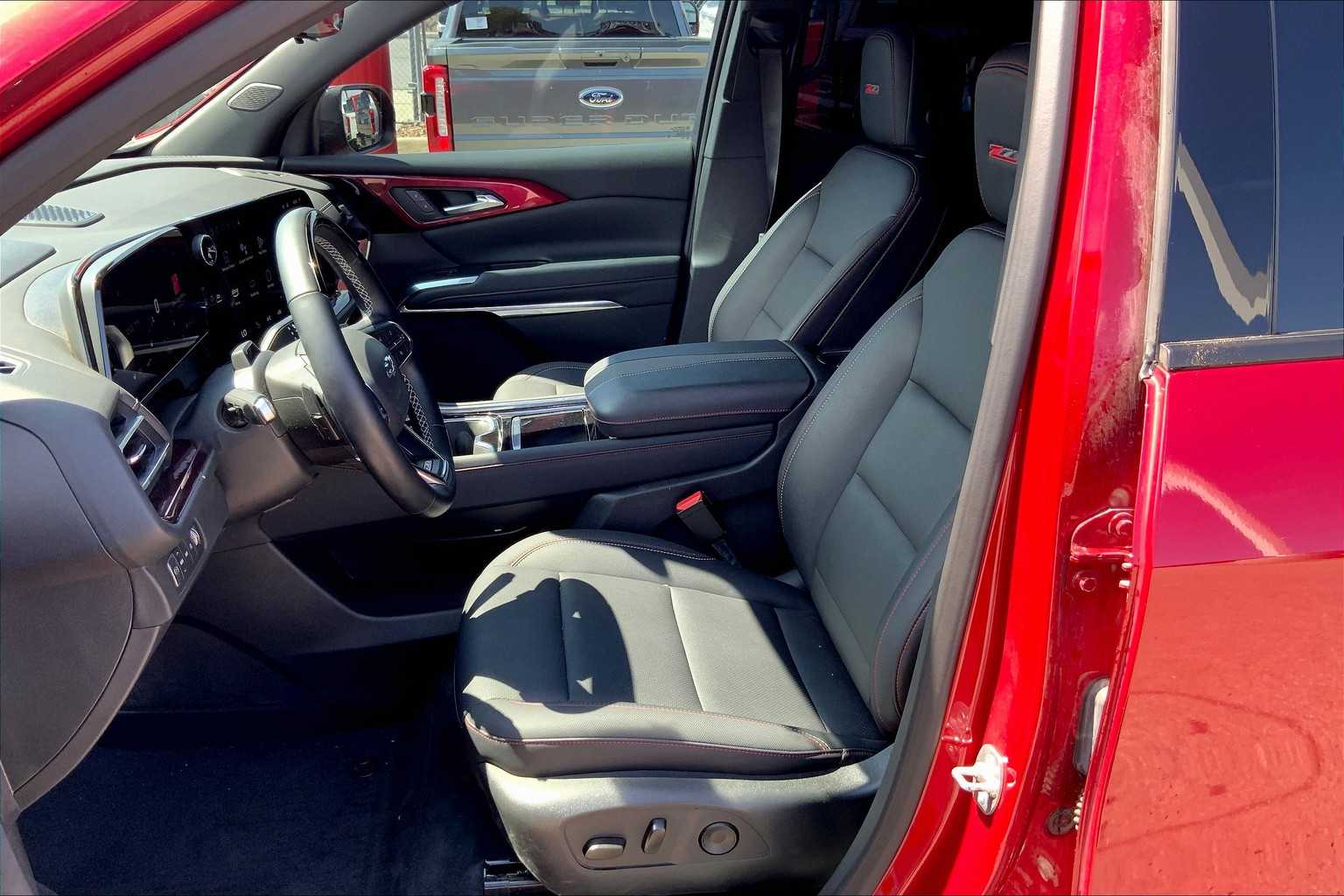 2025 Chevrolet Traverse Z71 photo 6