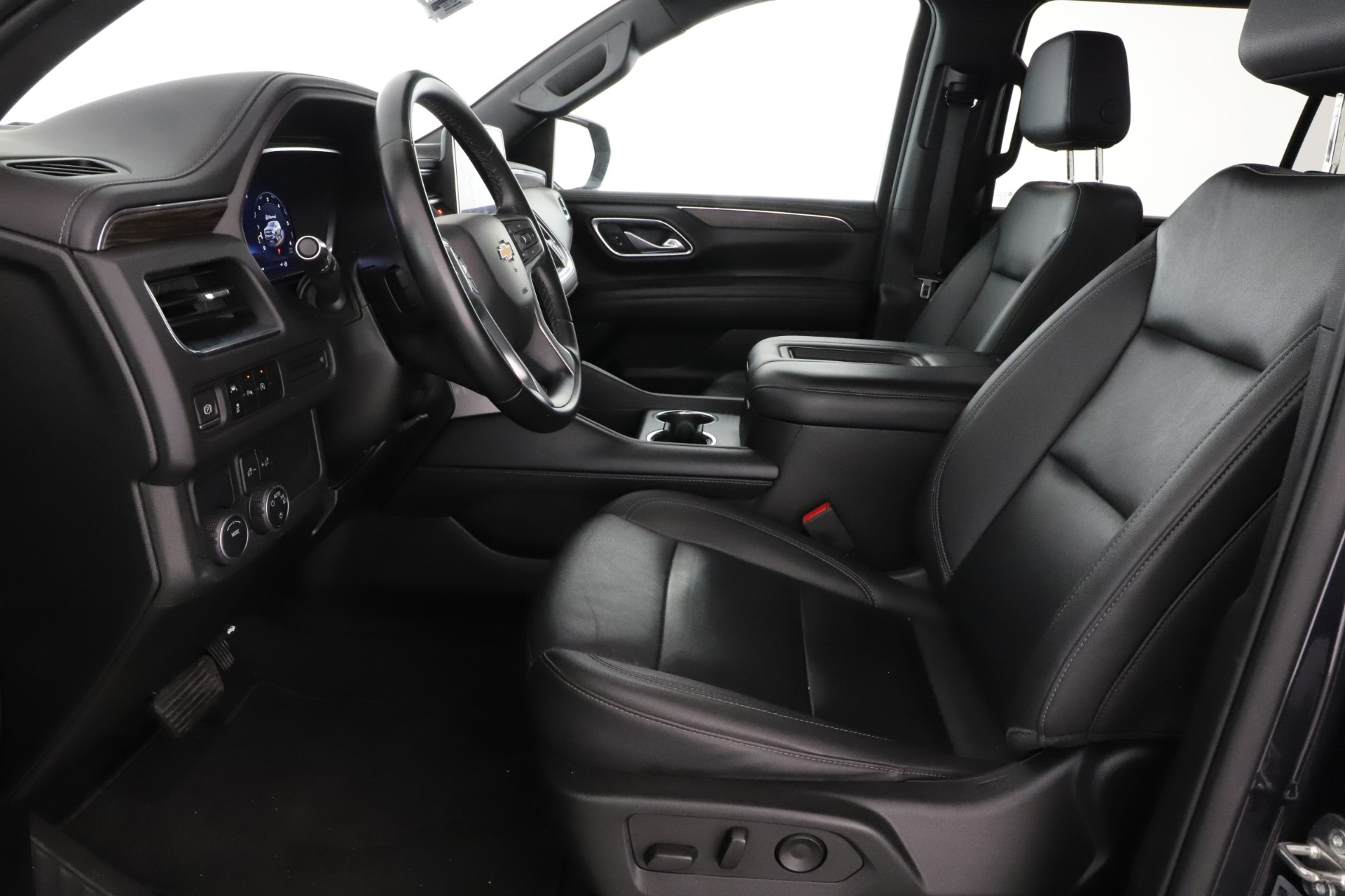 2023 Chevrolet Suburban LT photo 17