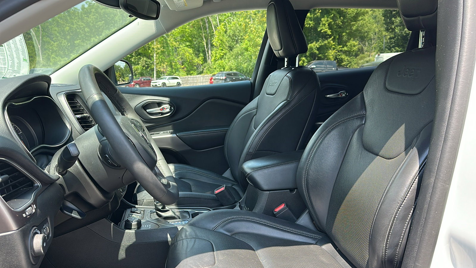 2021 Jeep Cherokee Latitude Lux photo 12