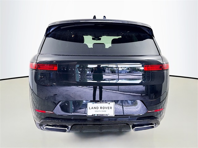 2025 Land Rover Range Rover Sport SE photo 3