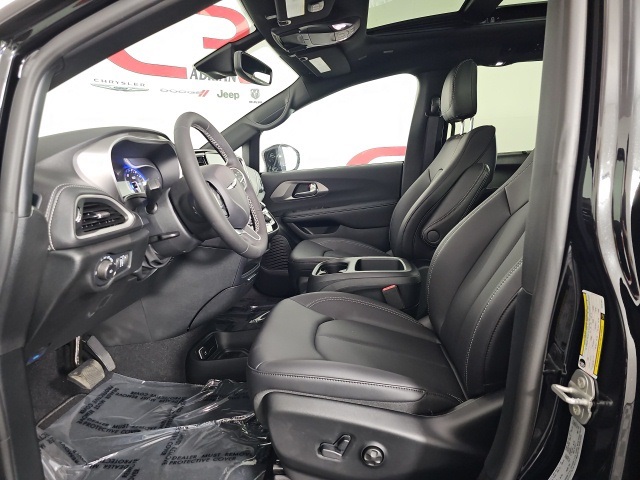 2026 Chrysler Pacifica photo 10