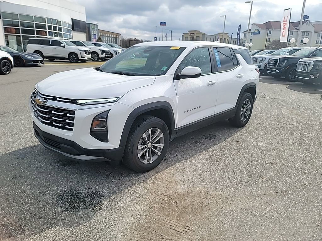 2025 Chevrolet Equinox LT photo 2