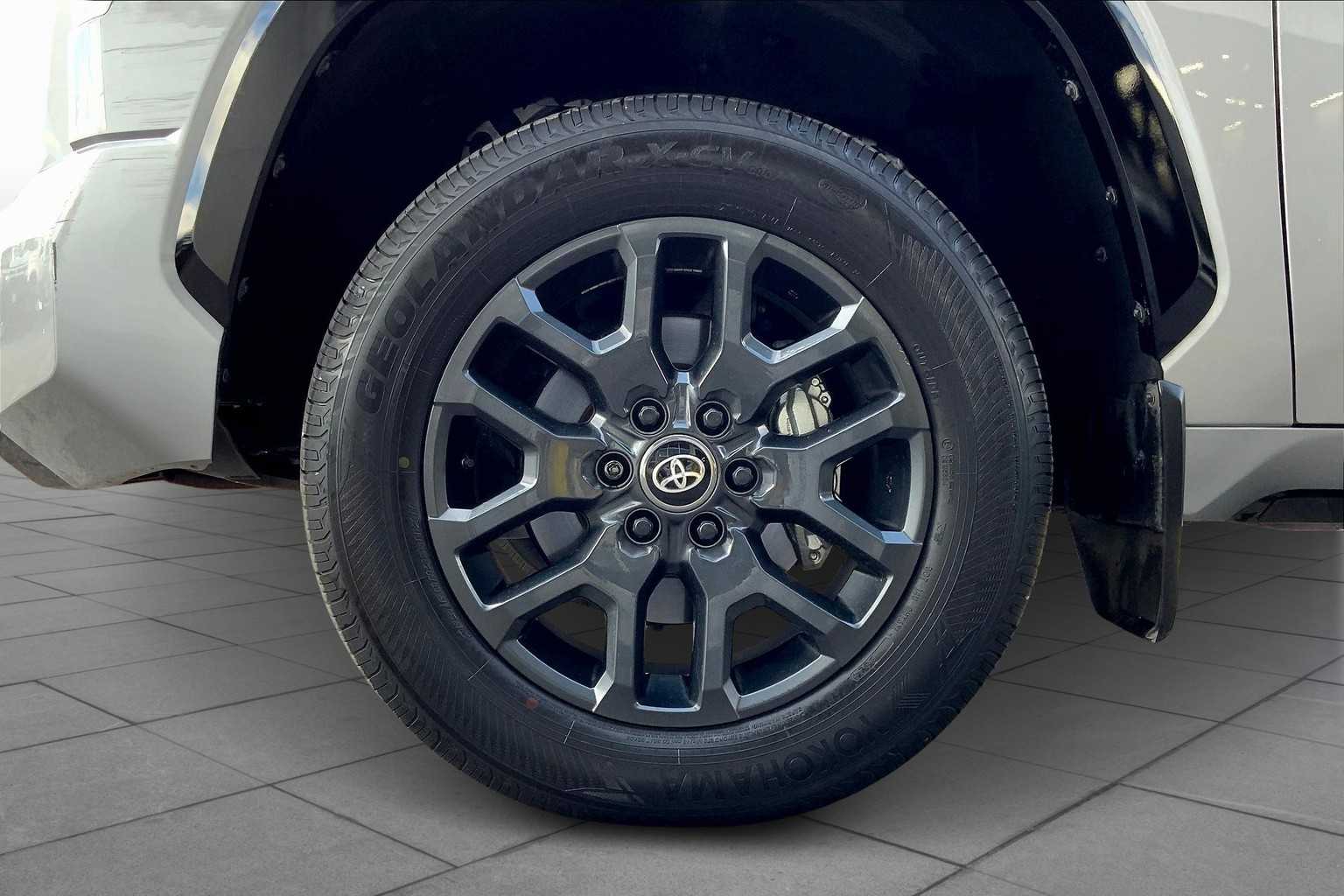 2025 Toyota Tundra Platinum CrewMax photo 10
