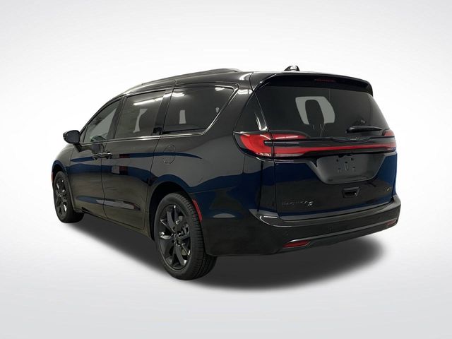 2026 Chrysler Pacifica photo 2